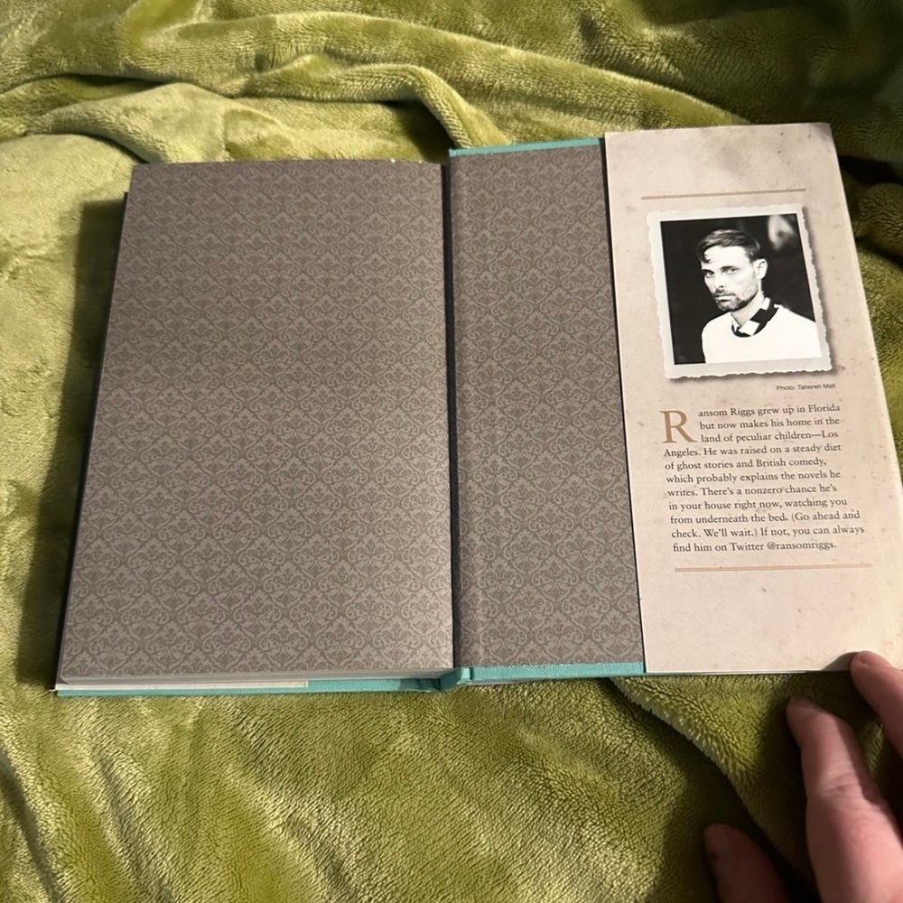 Library of Souls by Ransom Riggs - Picture 5 of 5